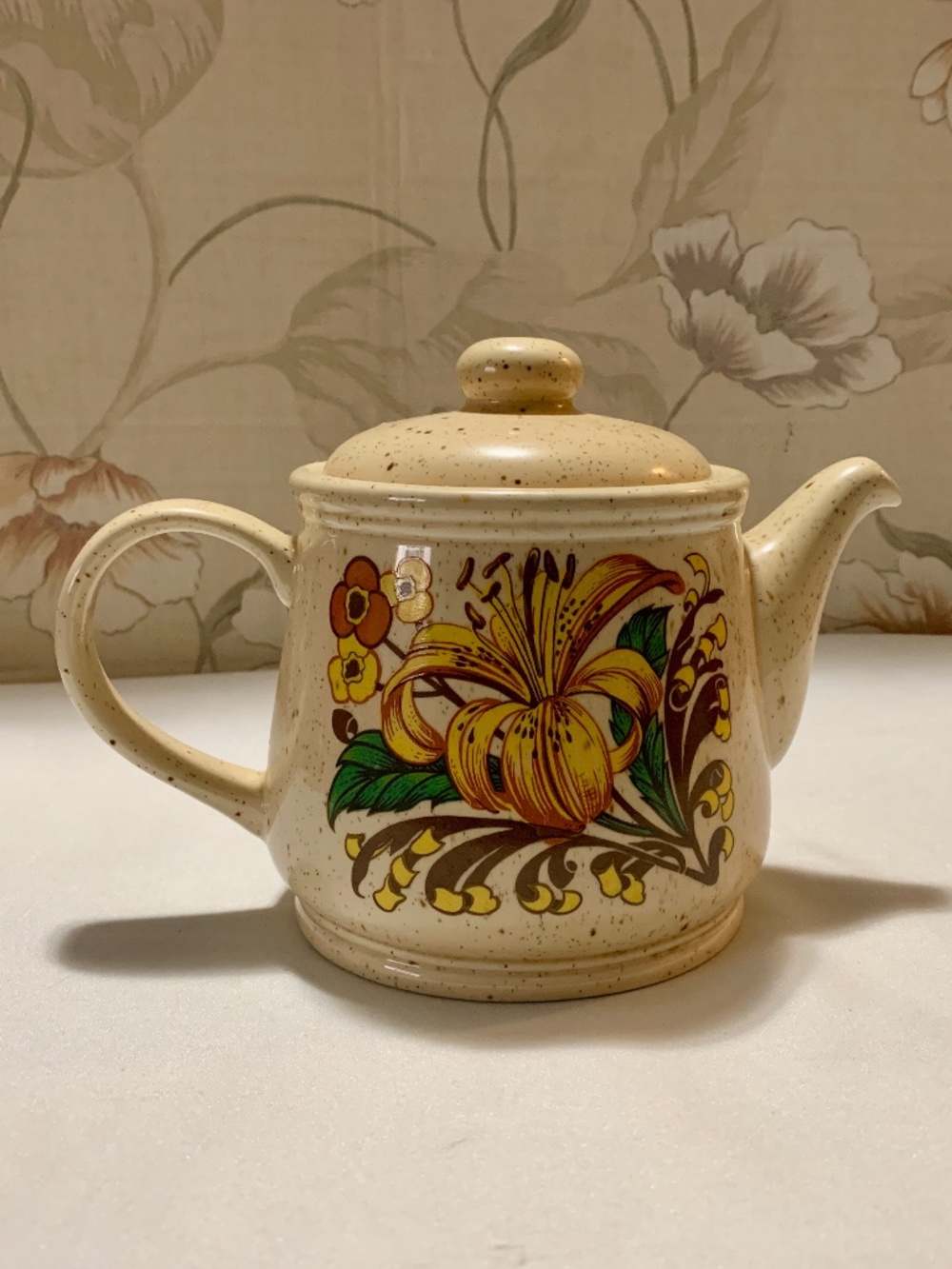 Vintage Sadler Speckled Stoneware Teapot w Yellow Lily Lilies - England